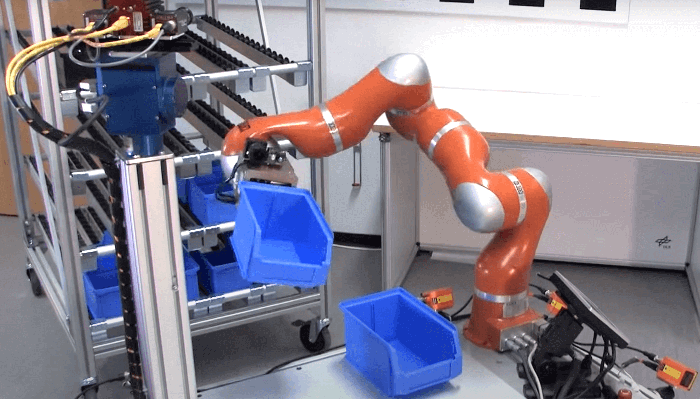 Нейросеть научила роботов плавно захватывать и перемещать объекты