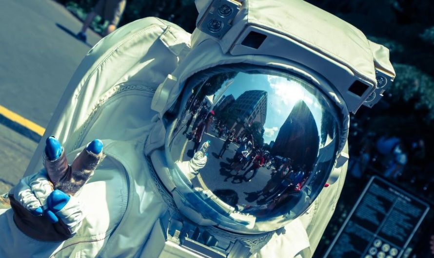 В России для космонавтов создали имитатор невесомости с экзоскелетом и VR-шлемом