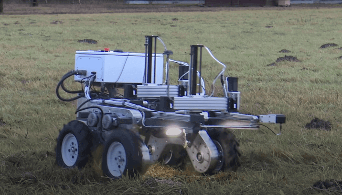В Латвии создали робота, который уничтожает сорняки