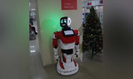 В Челябинске робота приняли на работу в МФЦ