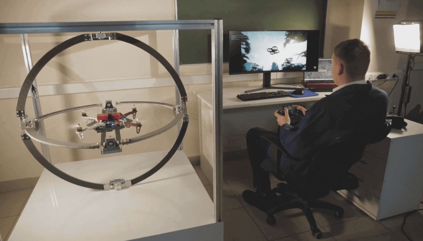 Тренажёр, объединяющий виртуальную реальность и дрон