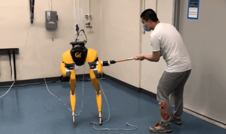 Двуногий робот учится ходить