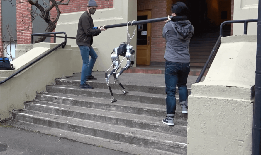 «Слепого» робота научили ходить по лестнице