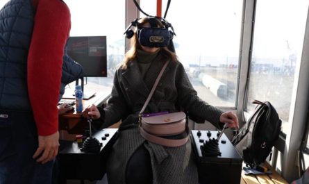 Портальными кранами управляют на VR-тренажере