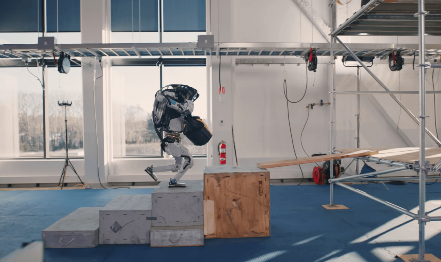 Человекоподобный робот научился работать на стройке