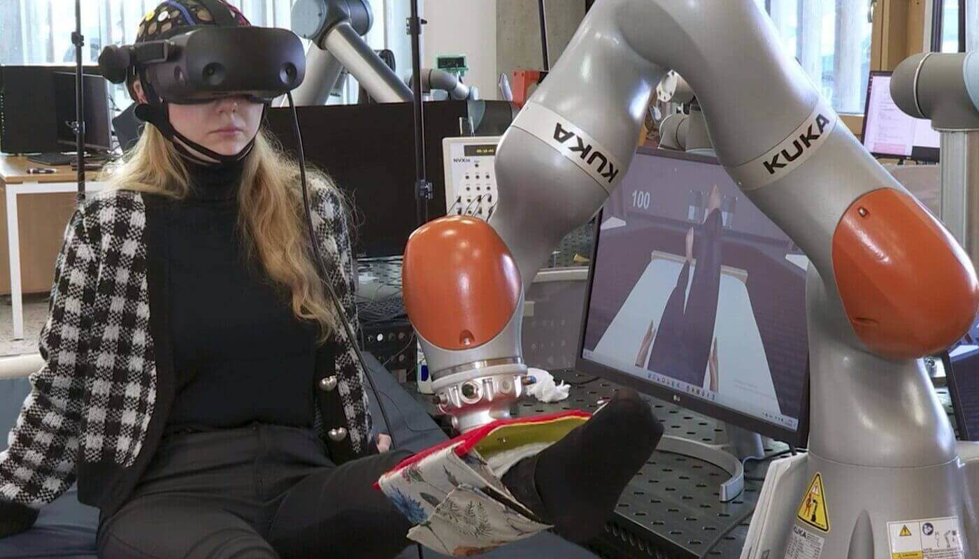 Novel VR-method for lower limb rehabilitation
