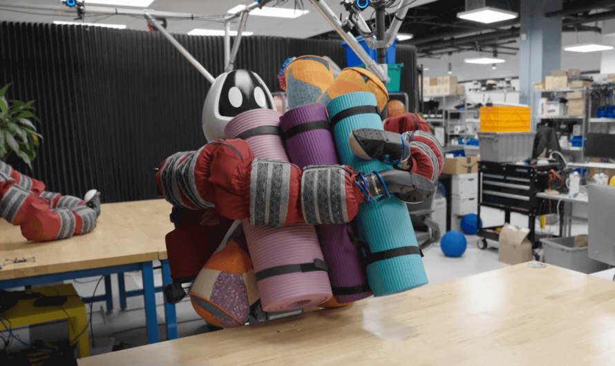 Мягкий робот-гуманоид научился носить предметы в охапку